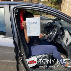 Read more about the article Driving Lessons Leeds