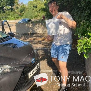 Read more about the article Driving Instructor Leeds