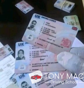 Read more about the article Driving Lessons Uk